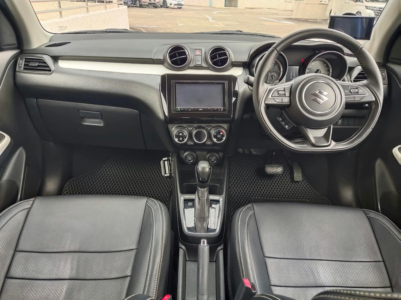Suzuki Swift 1.0 Turbo GLX photo 6